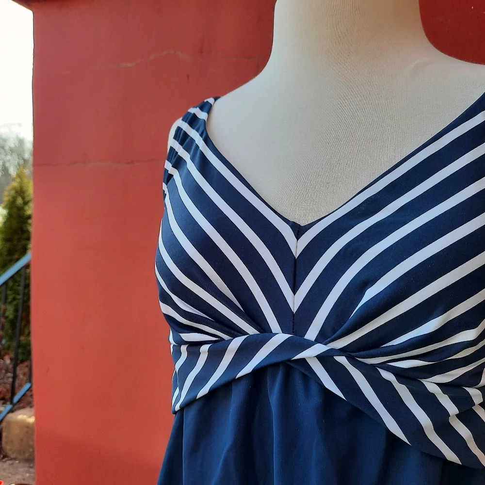 Lands' End Swim Slimming Swing Stripe Padded Bra Tankini Top 10 Navy White - Picture 3 of 13